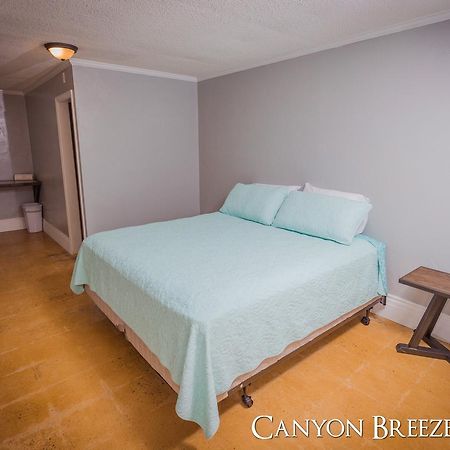 Canyon Breeze Motel Sulphur Bagian luar foto